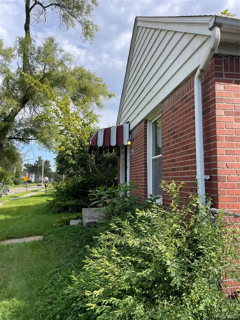 19374 Charest Street Detroit City MI 48234
