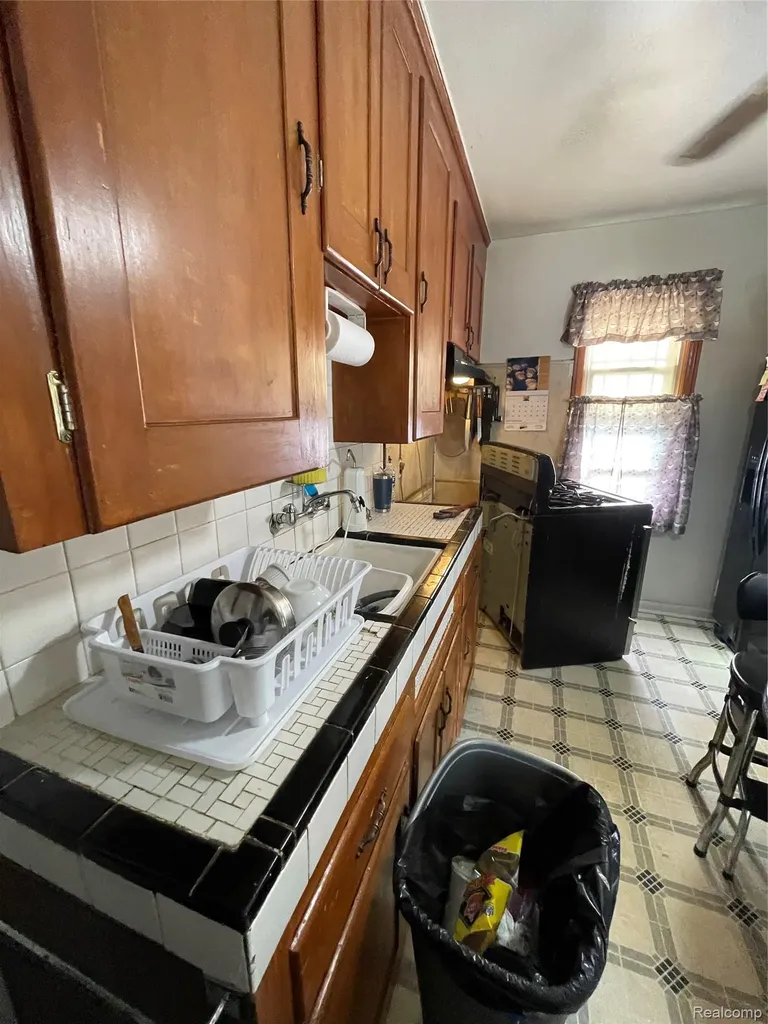 19374 Charest Street Detroit City MI 48234