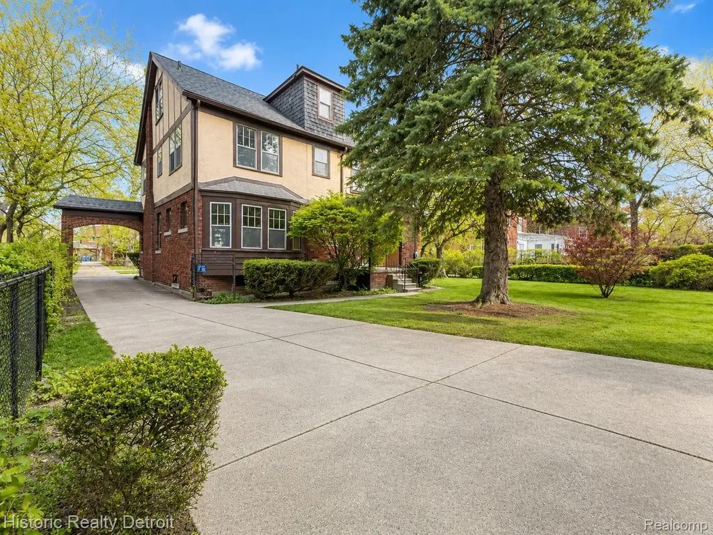 505 Fiske Drive Detroit City MI 48214