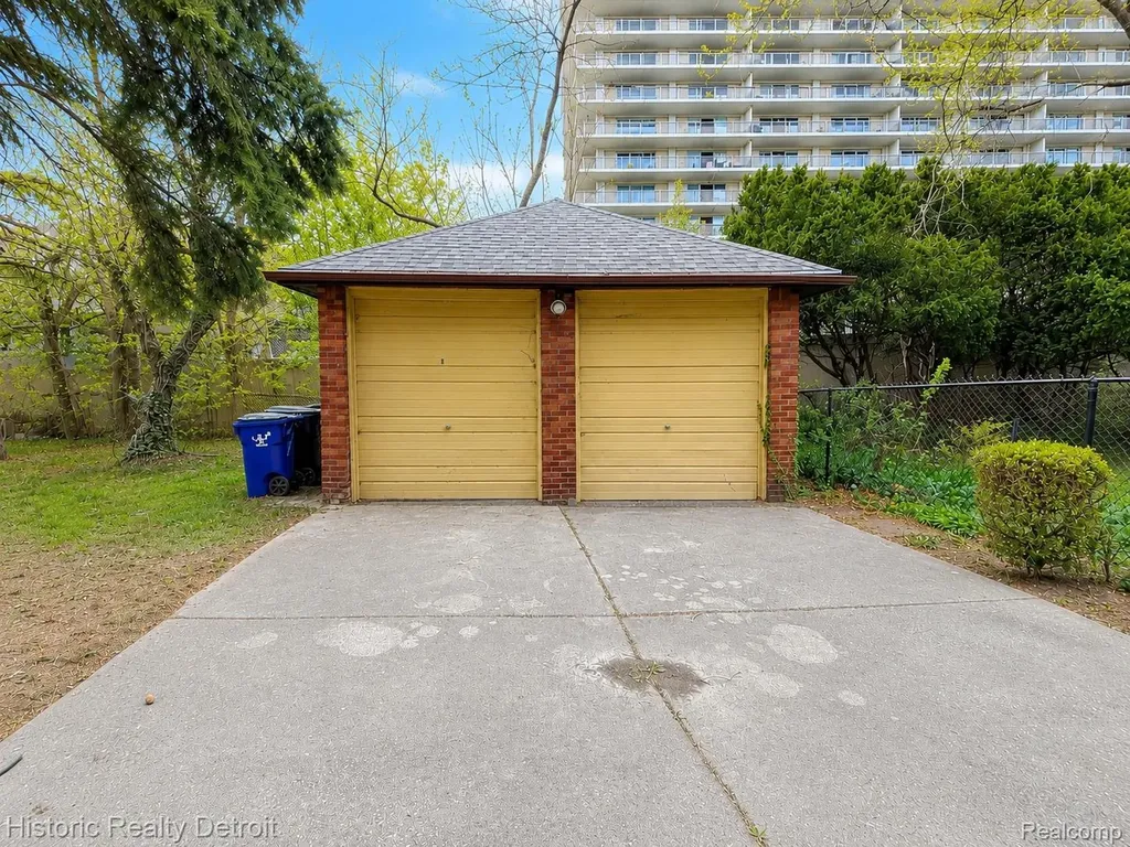 505 Fiske Drive Detroit City MI 48214