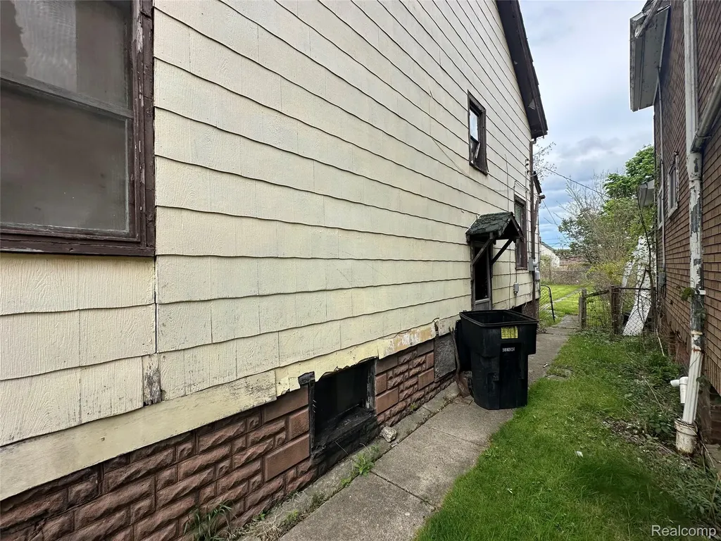 5042 Pennsylvania Street Detroit City MI 48213