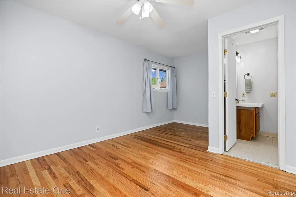 1825 Luneta Commerce Charter Township MI 48382