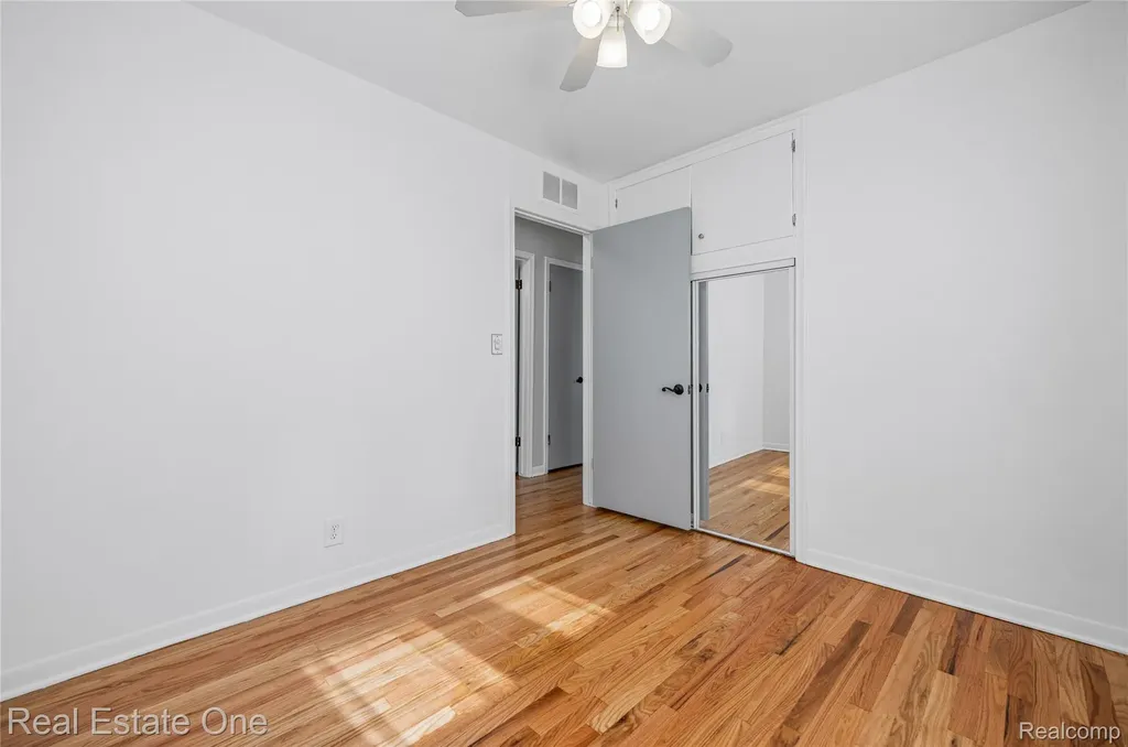 1825 Luneta Commerce Charter Township MI 48382