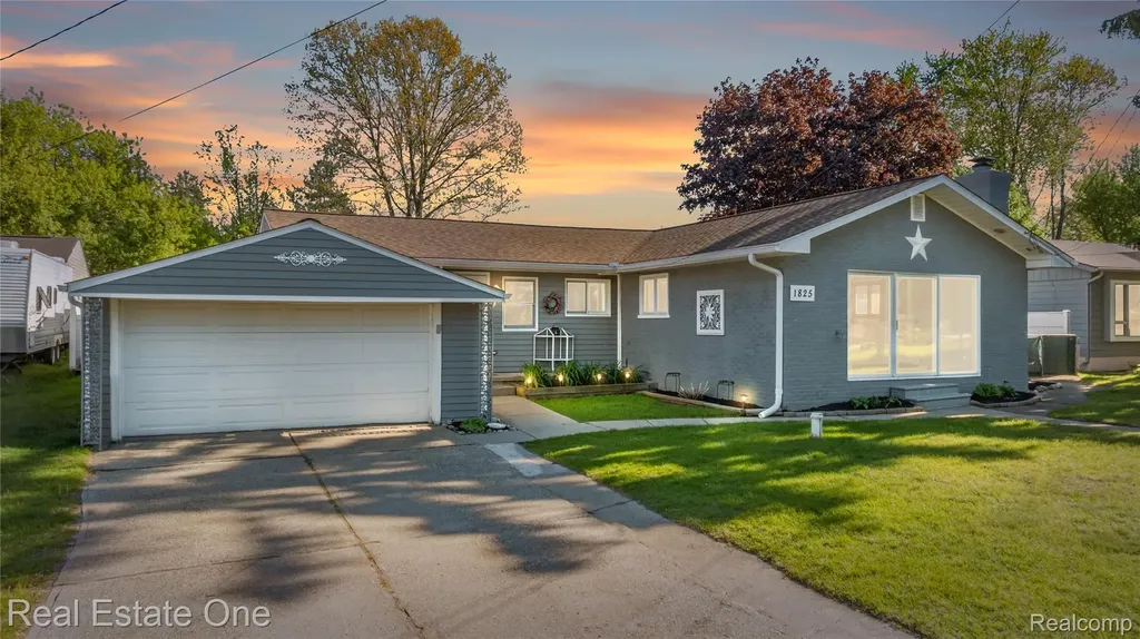 1825 Luneta Commerce Charter Township MI 48382