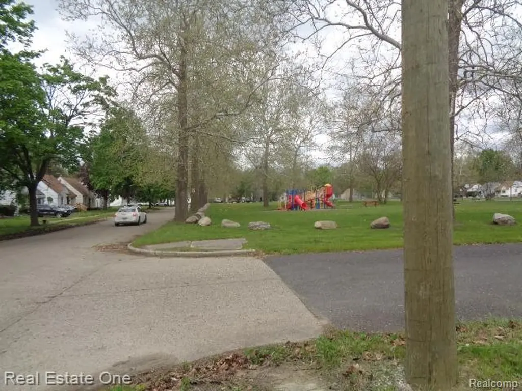 15772 Chatham Street Detroit City MI 48223