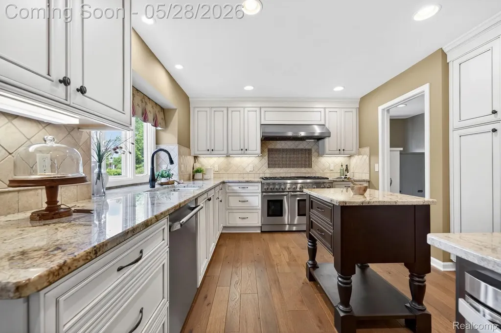 337 Country Club Court Canton Charter Township MI 48188