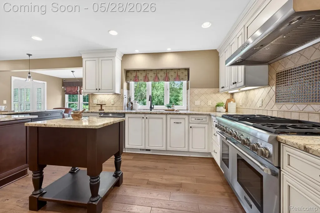 337 Country Club Court Canton Charter Township MI 48188