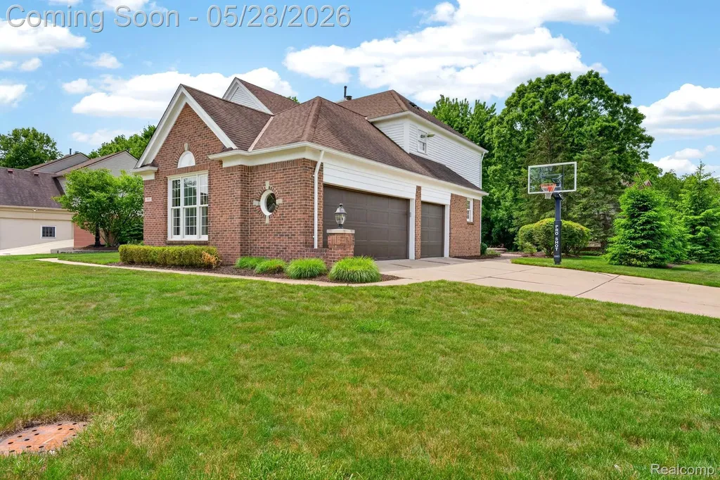 337 Country Club Court Canton Charter Township MI 48188