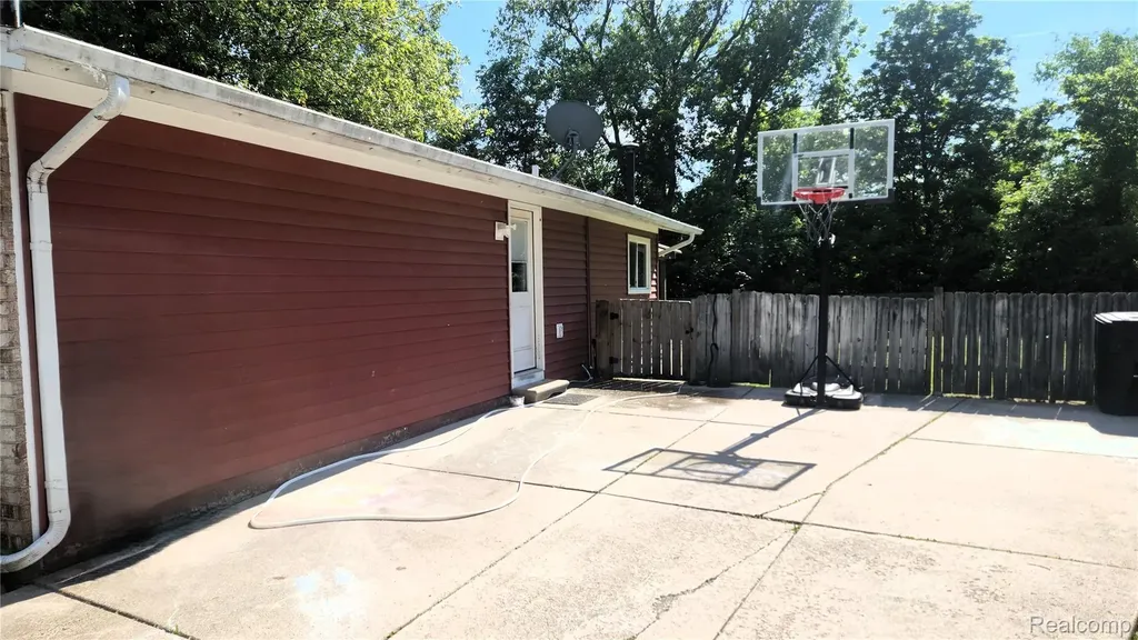 28718 Apollo Drive Chesterfield Township MI 48047