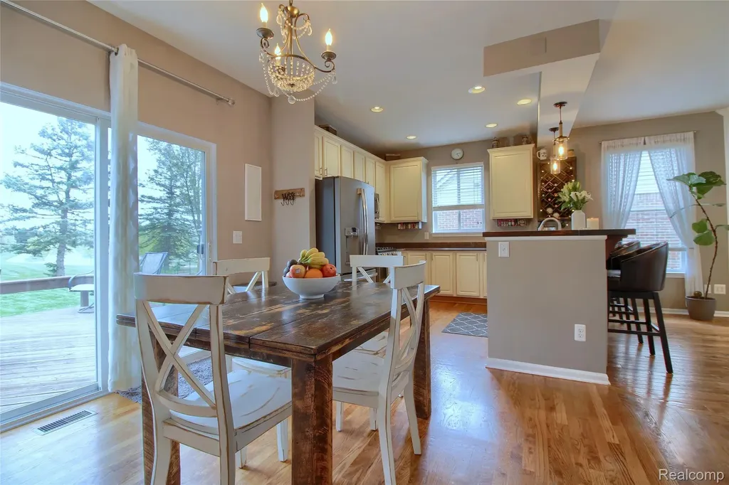 28260 Cottage Lane Lyon Charter Township MI 48165