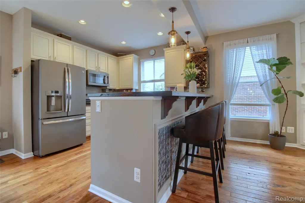 28260 Cottage Lane Lyon Charter Township MI 48165