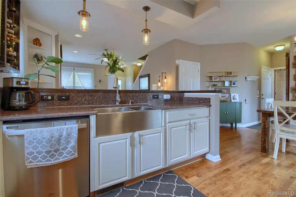 28260 Cottage Lane Lyon Charter Township MI 48165