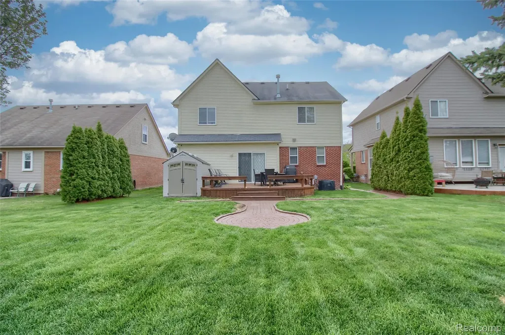 28260 Cottage Lane Lyon Charter Township MI 48165