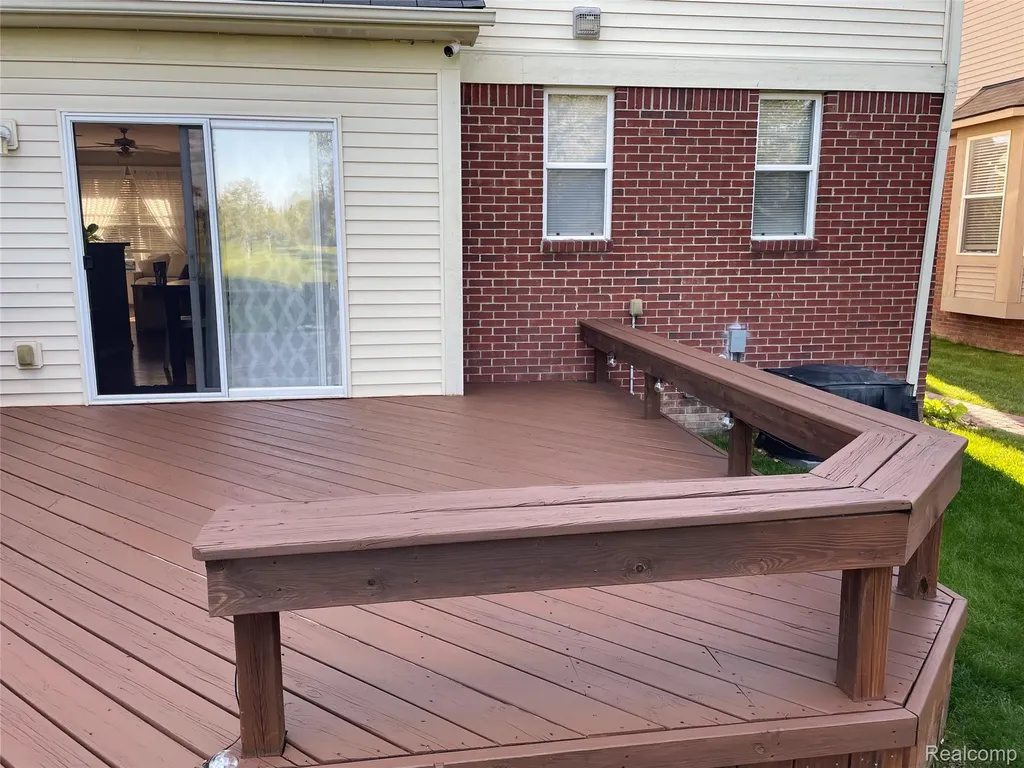 28260 Cottage Lane Lyon Charter Township MI 48165