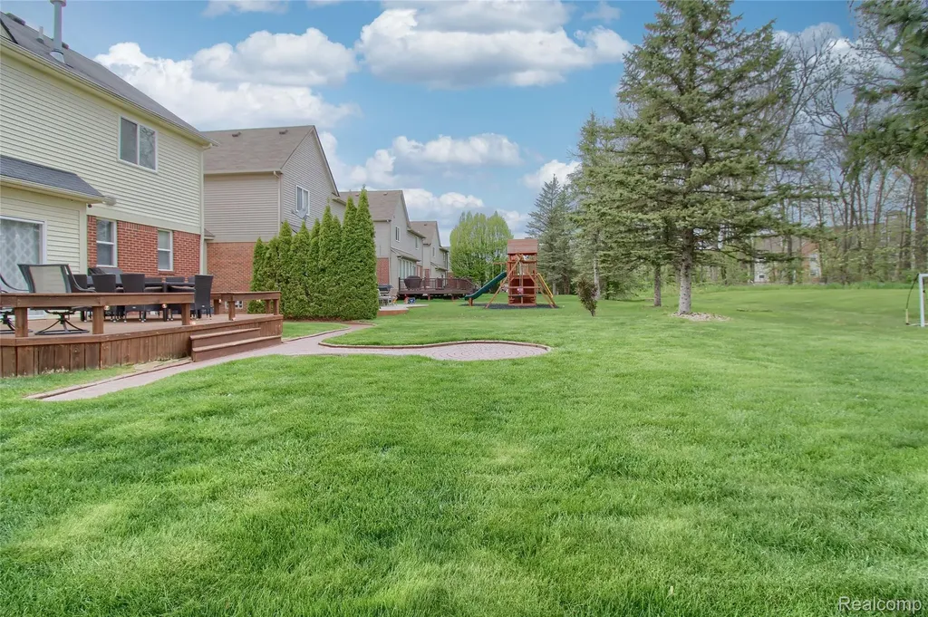 28260 Cottage Lane Lyon Charter Township MI 48165