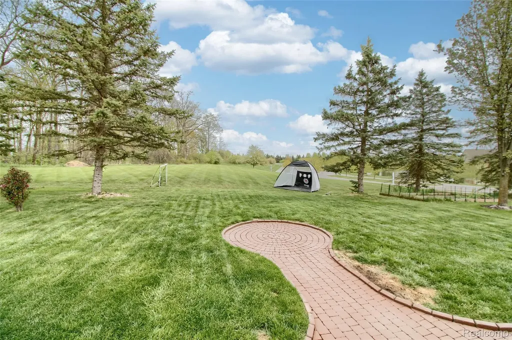 28260 Cottage Lane Lyon Charter Township MI 48165