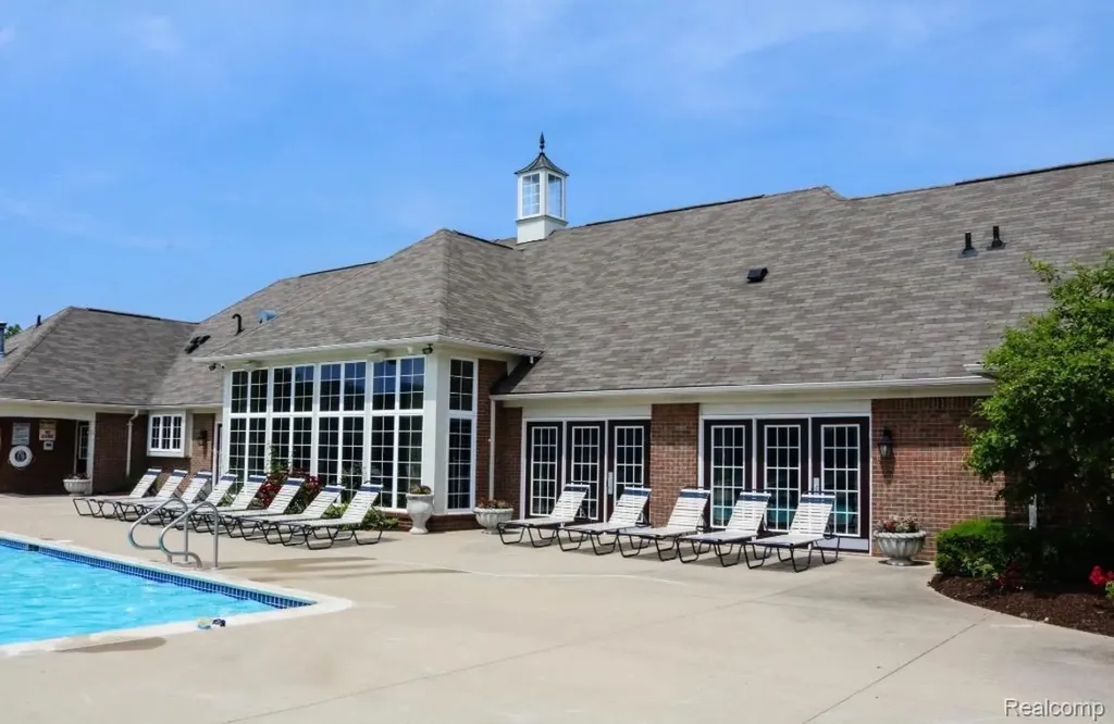 28260 Cottage Lane Lyon Charter Township MI 48165