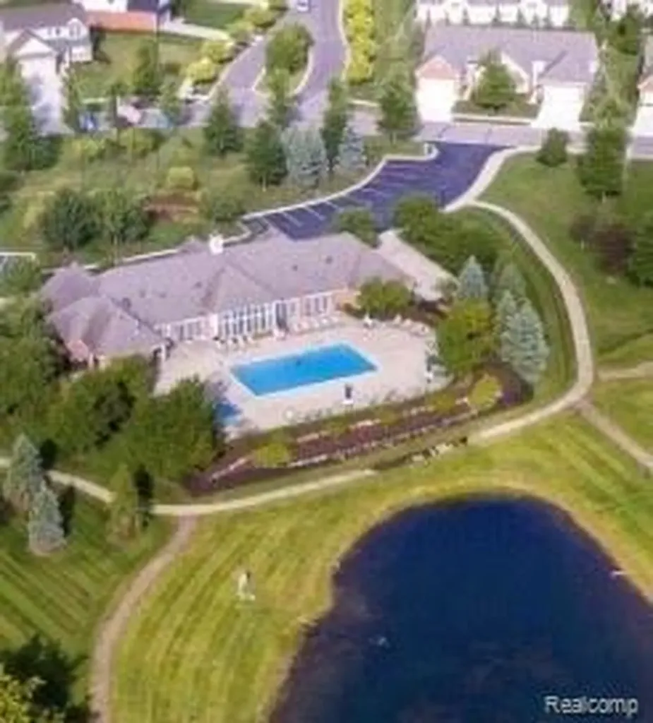 28260 Cottage Lane Lyon Charter Township MI 48165