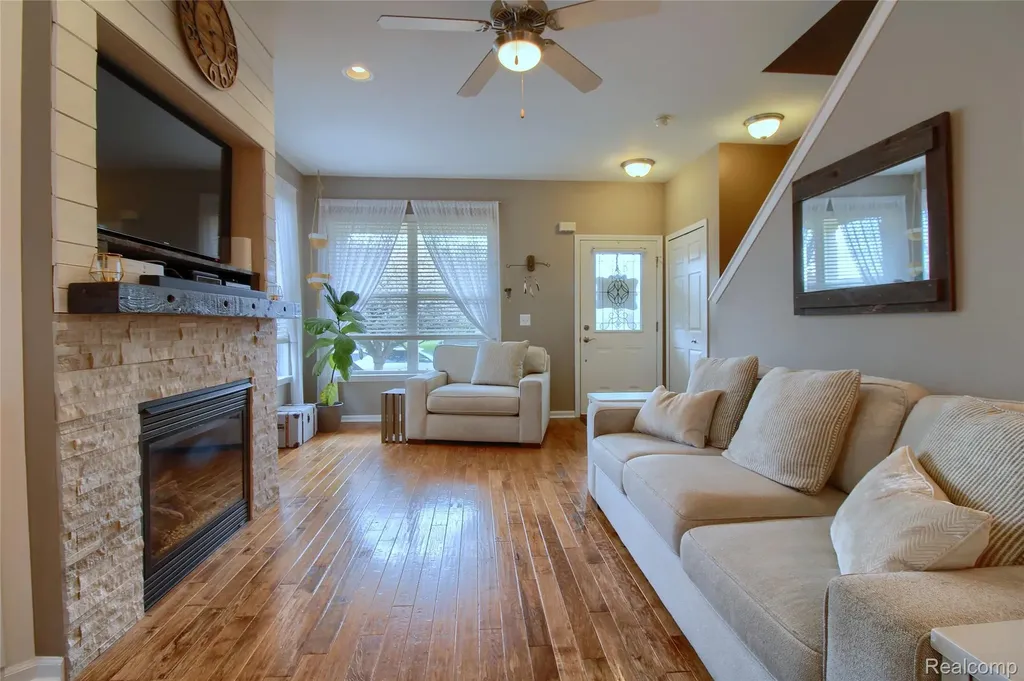 28260 Cottage Lane Lyon Charter Township MI 48165
