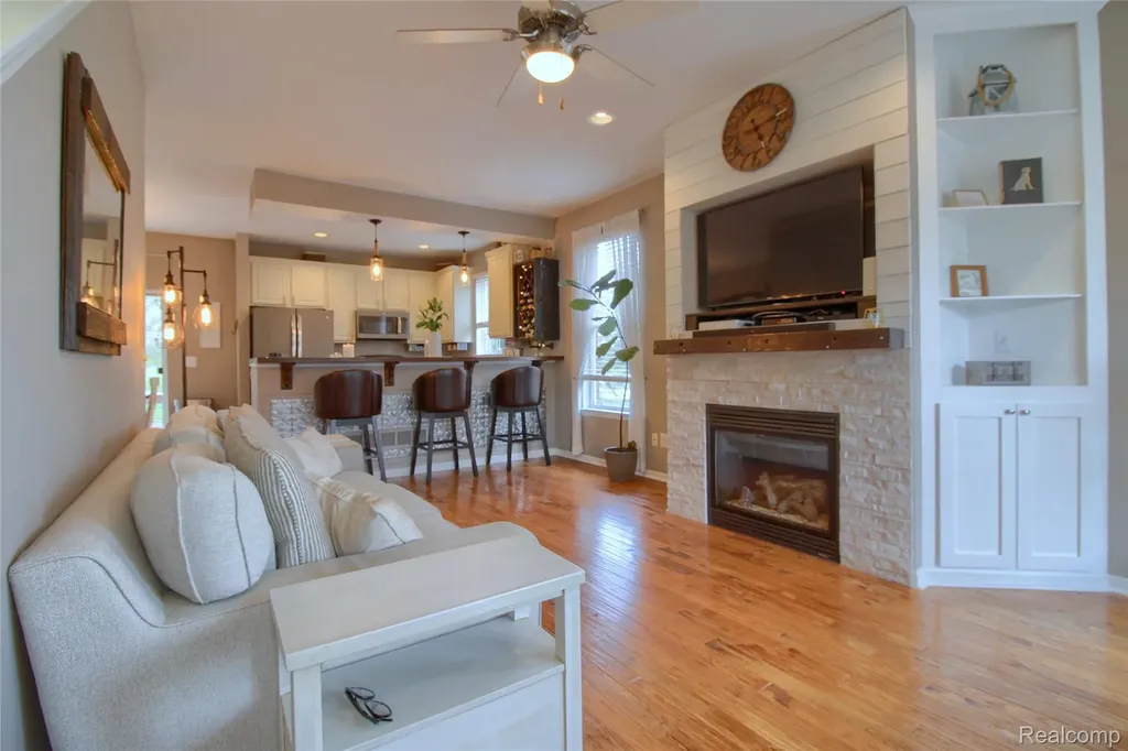 28260 Cottage Lane Lyon Charter Township MI 48165