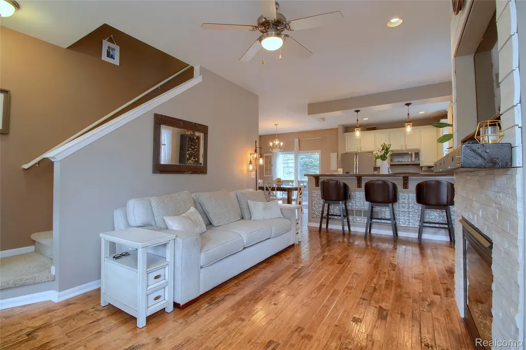 28260 Cottage Lane Lyon Charter Township MI 48165