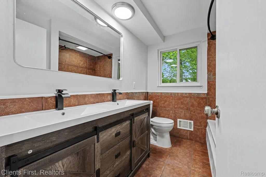 3776 Highland Drive Troy City MI 48083