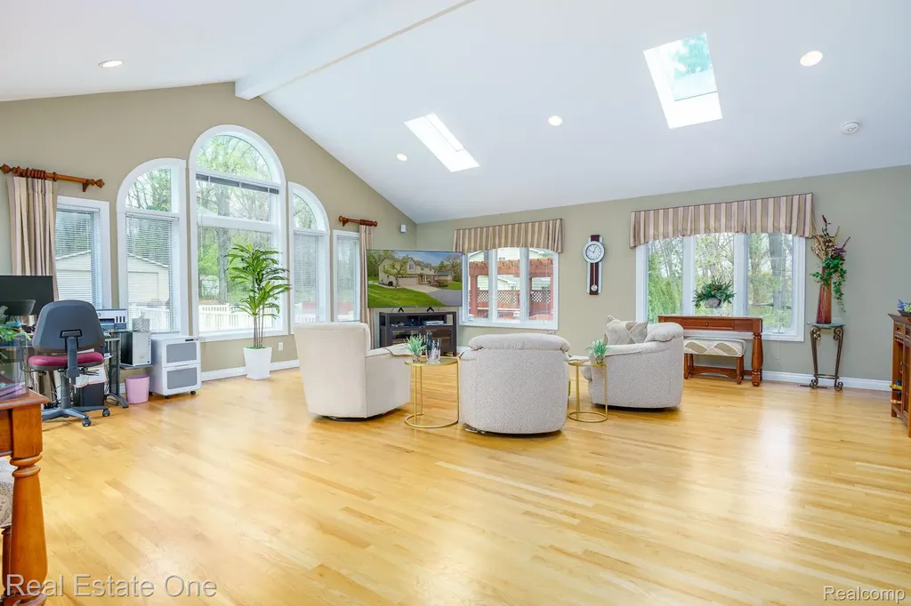 9243 Sherwood Drive Springfield Charter Township MI 48350