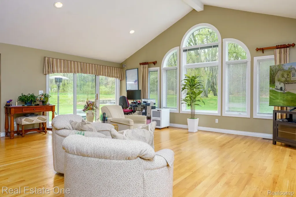 9243 Sherwood Drive Springfield Charter Township MI 48350