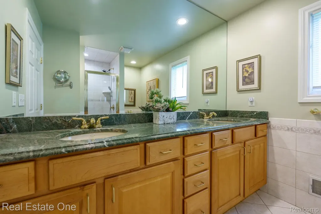 9243 Sherwood Drive Springfield Charter Township MI 48350