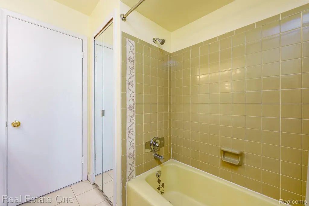 9243 Sherwood Drive Springfield Charter Township MI 48350