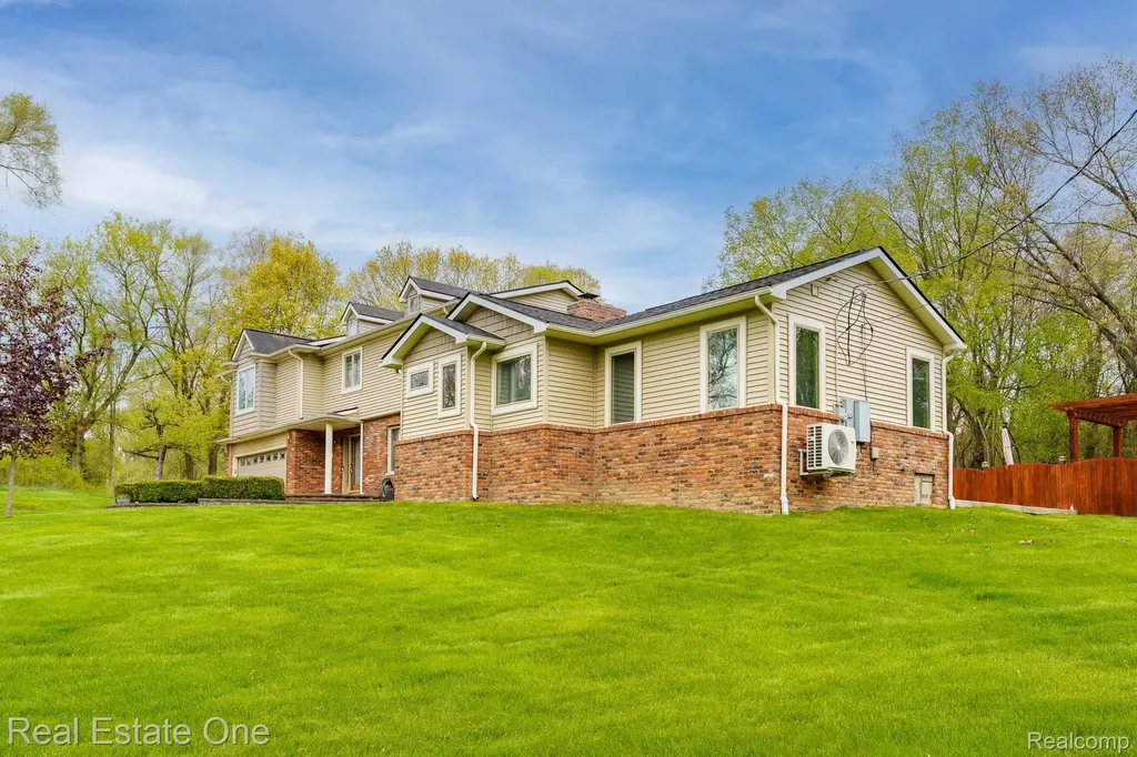 9243 Sherwood Drive Springfield Charter Township MI 48350