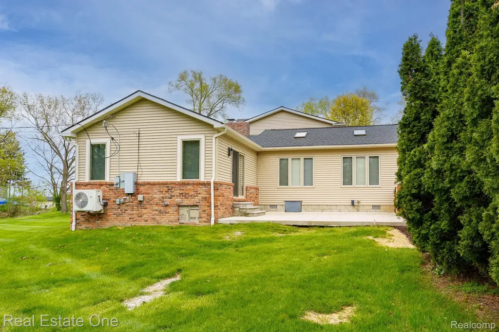 9243 Sherwood Drive Springfield Charter Township MI 48350