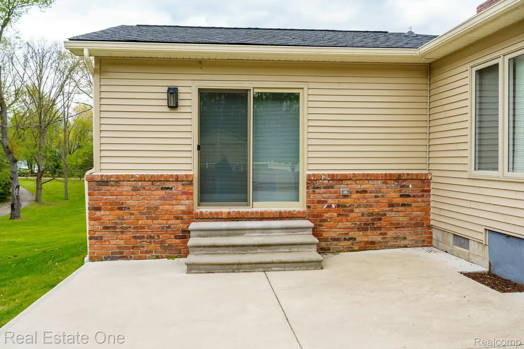 9243 Sherwood Drive Springfield Charter Township MI 48350