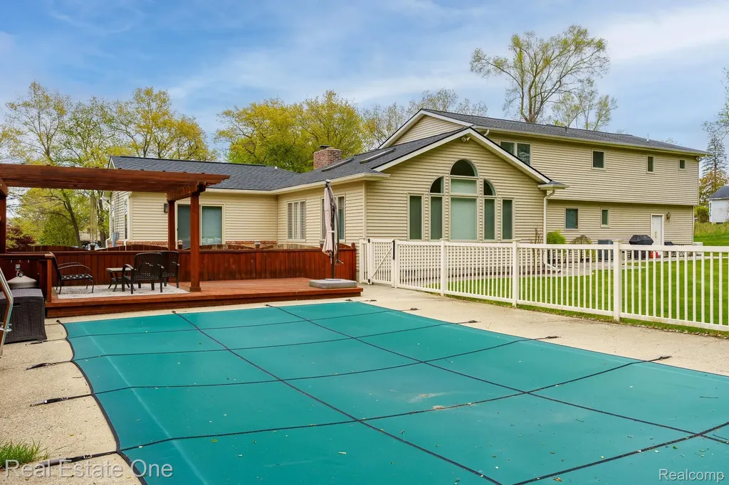 9243 Sherwood Drive Springfield Charter Township MI 48350