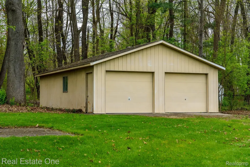 9243 Sherwood Drive Springfield Charter Township MI 48350