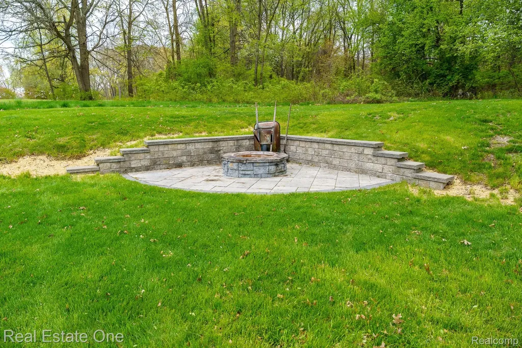 9243 Sherwood Drive Springfield Charter Township MI 48350