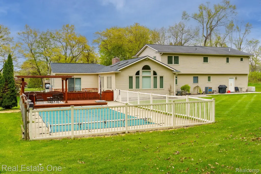 9243 Sherwood Drive Springfield Charter Township MI 48350