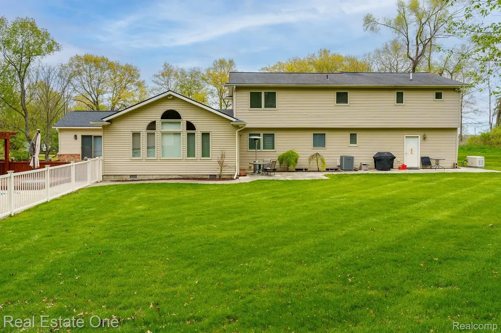 9243 Sherwood Drive Springfield Charter Township MI 48350