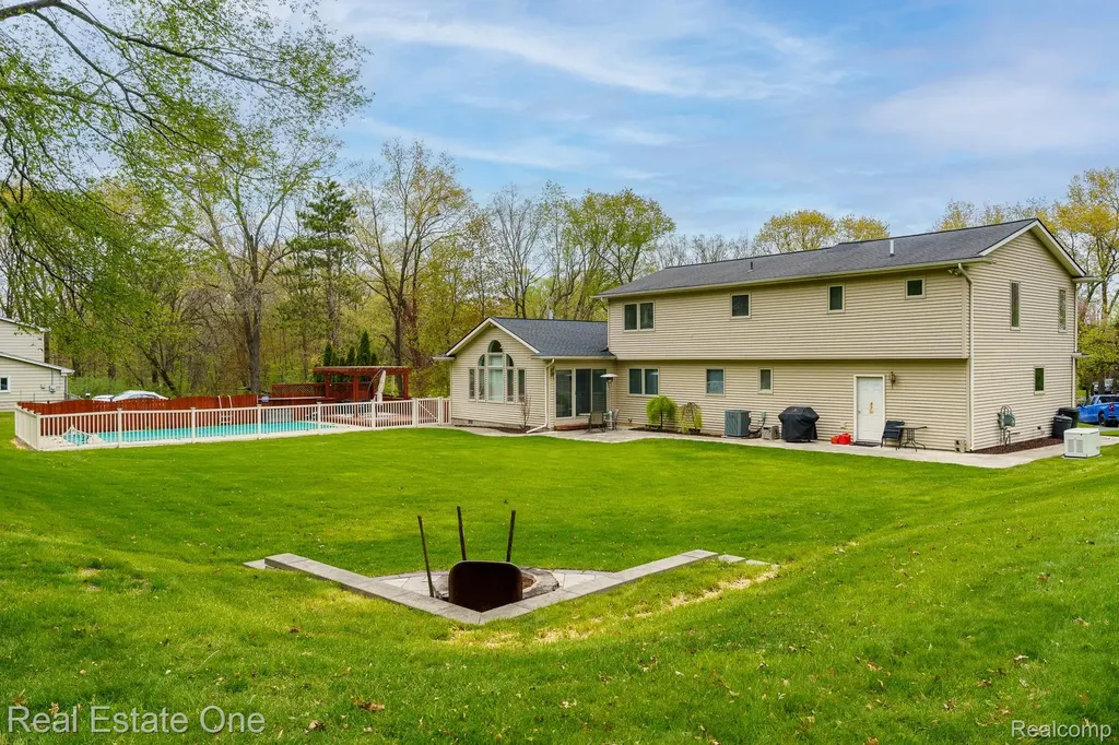 9243 Sherwood Drive Springfield Charter Township MI 48350