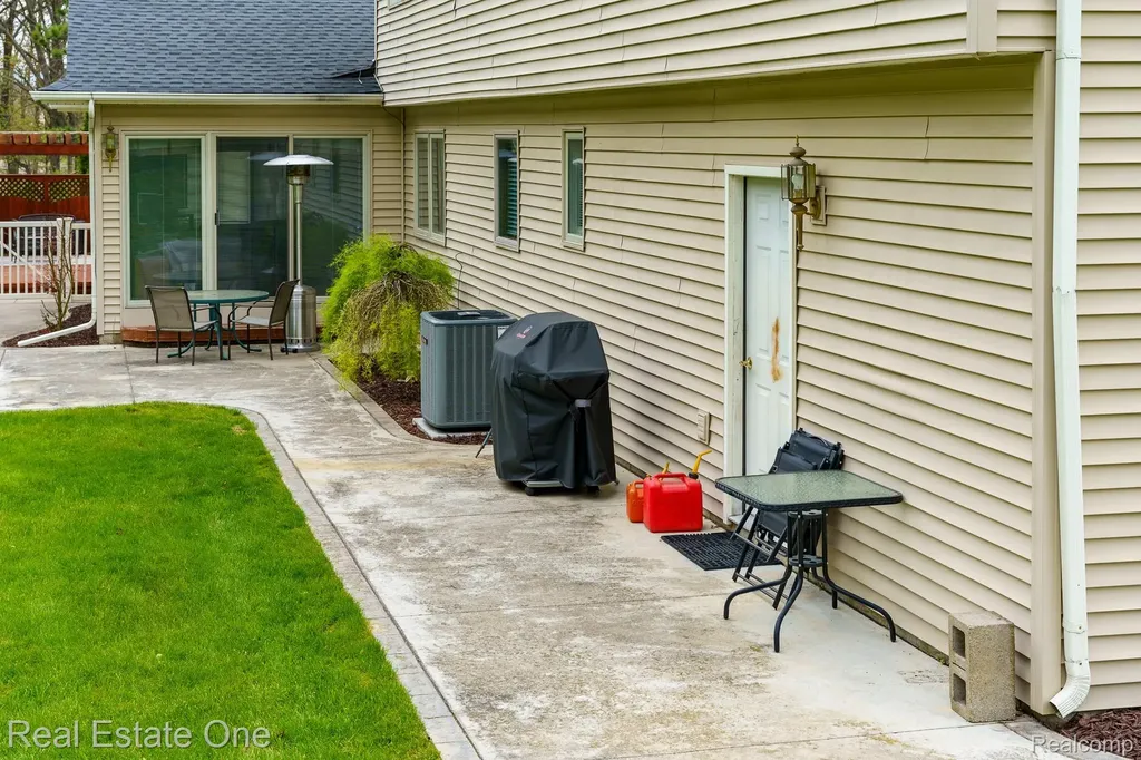 9243 Sherwood Drive Springfield Charter Township MI 48350