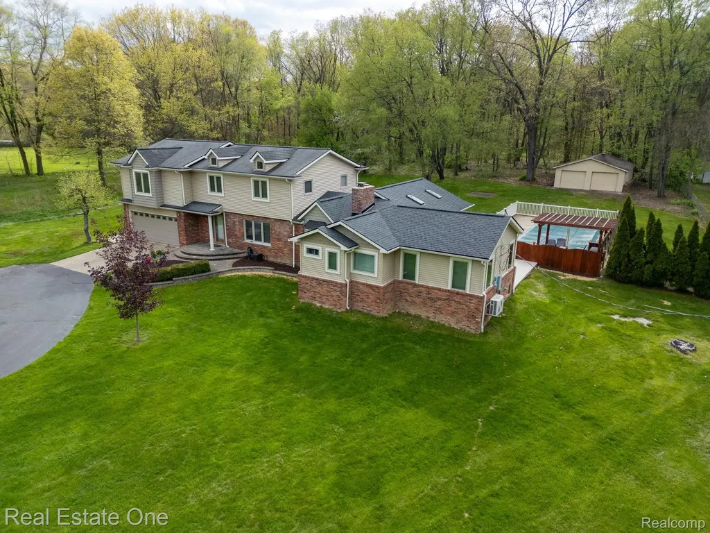 9243 Sherwood Drive Springfield Charter Township MI 48350