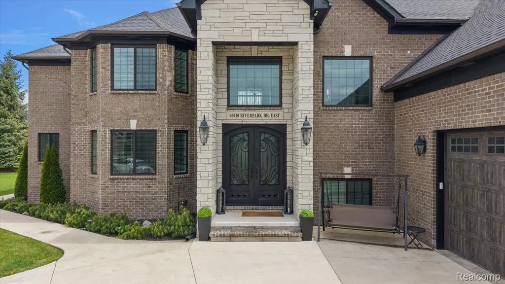 46930 Riverpark E Macomb Township MI 48044