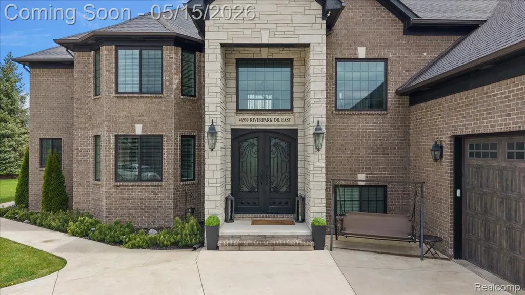 46930 Riverpark E Macomb Township MI 48044
