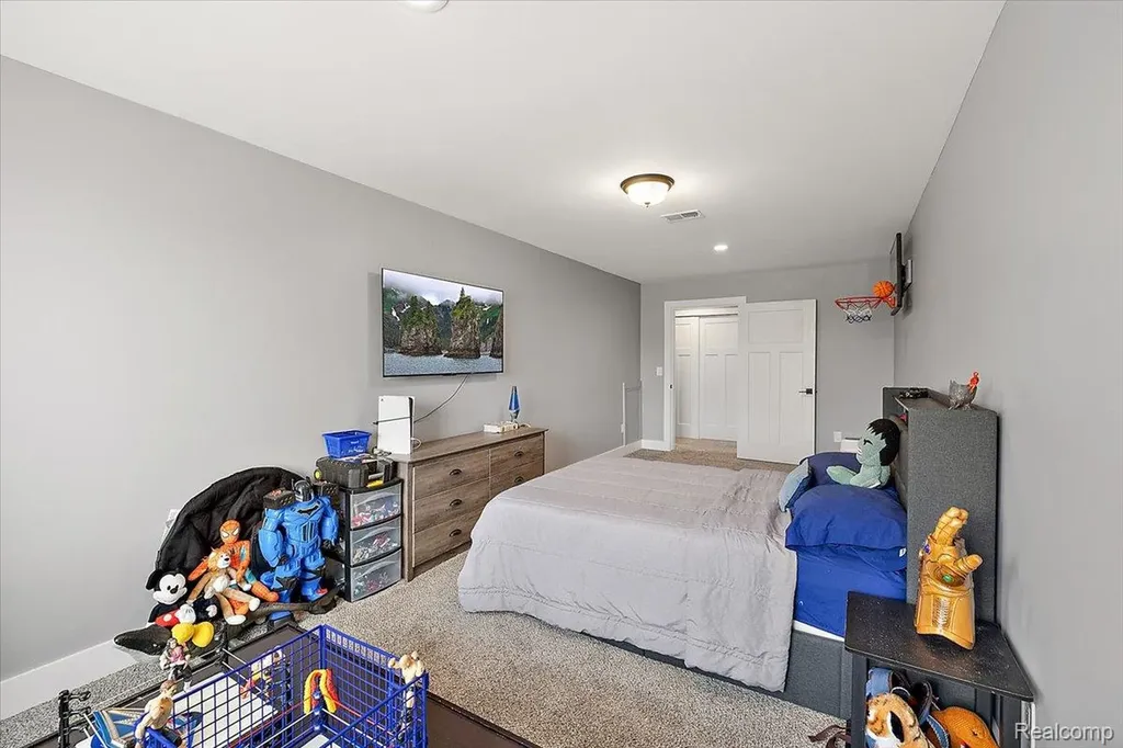 46930 Riverpark E Macomb Township MI 48044