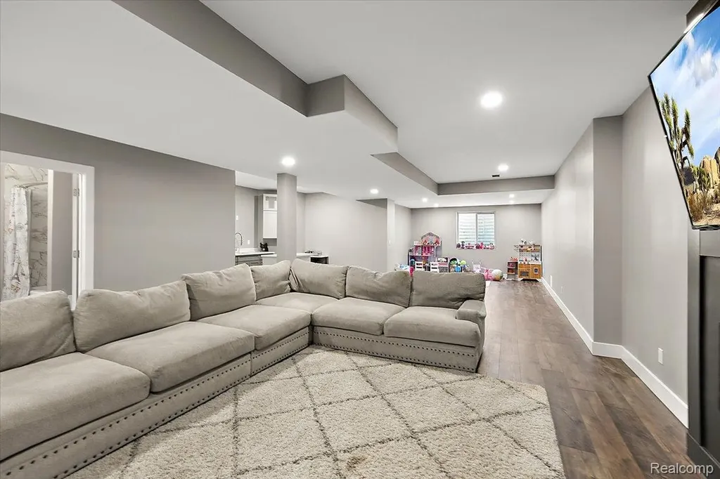 46930 Riverpark E Macomb Township MI 48044