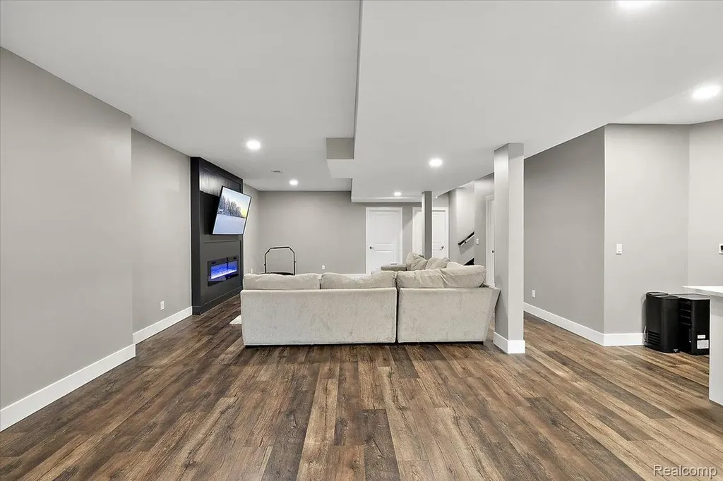 46930 Riverpark E Macomb Township MI 48044