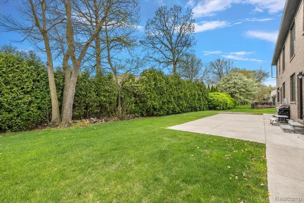 46930 Riverpark E Macomb Township MI 48044