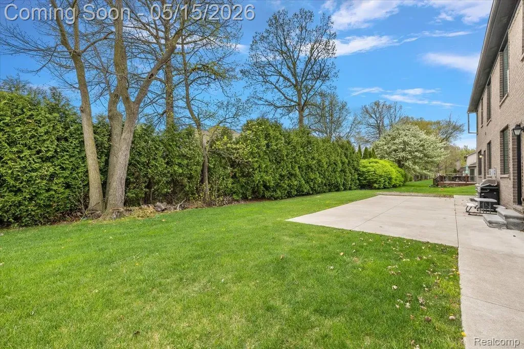 46930 Riverpark E Macomb Township MI 48044