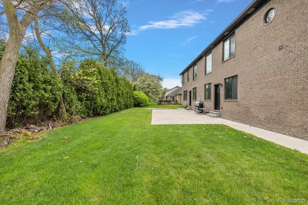 46930 Riverpark E Macomb Township MI 48044