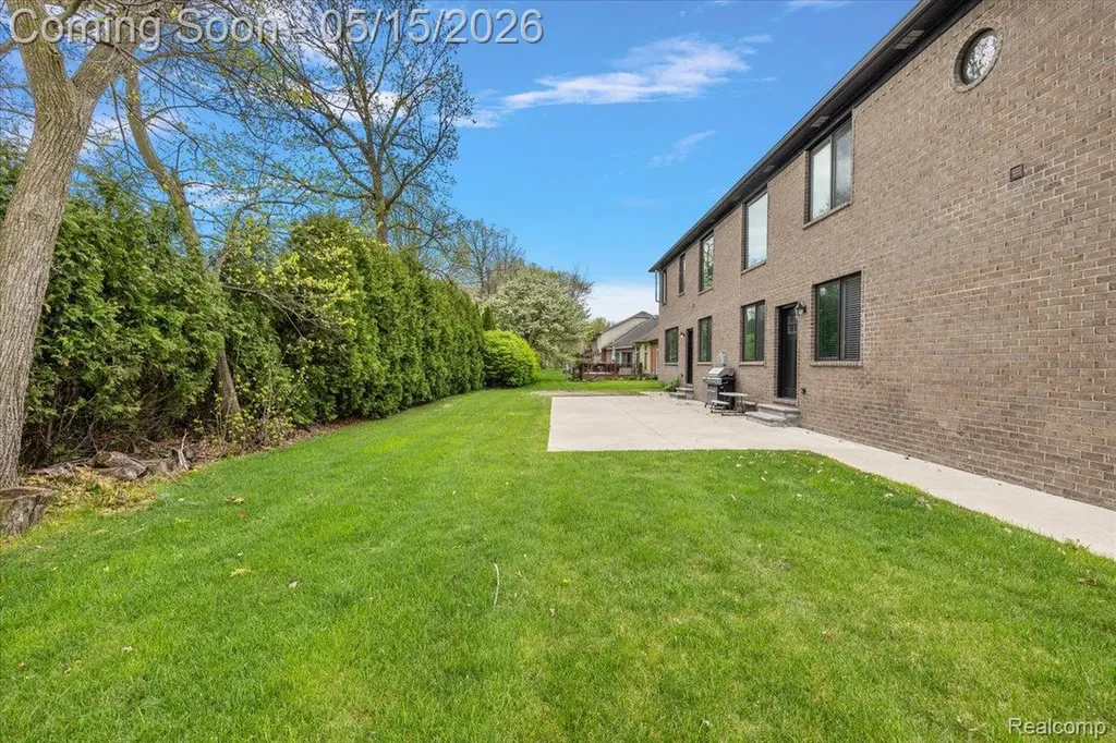 46930 Riverpark E Macomb Township MI 48044